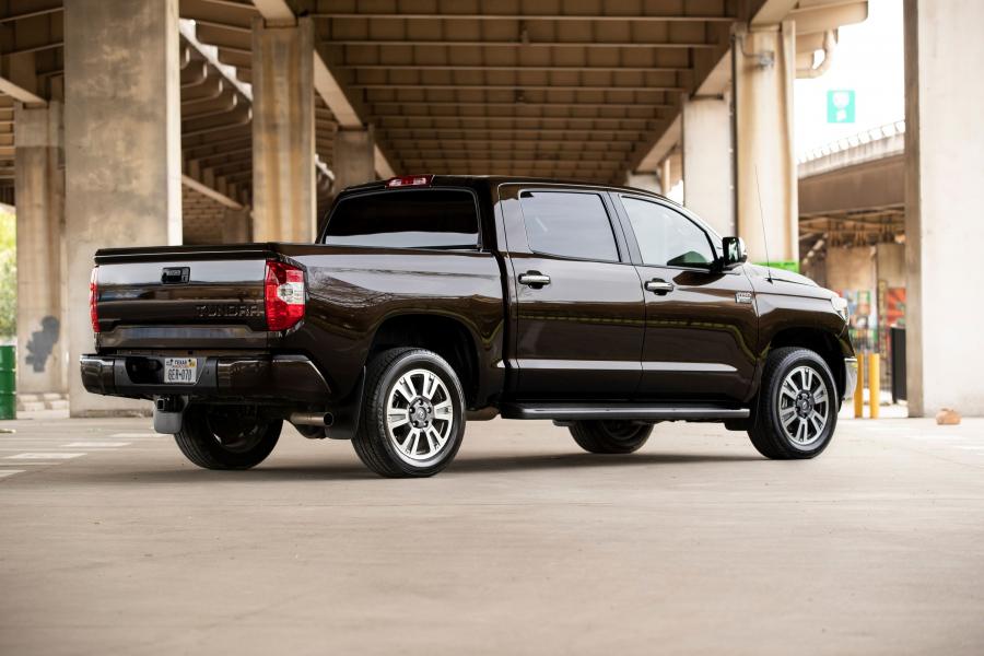  Toyota Tundra 1794 Edition CrewMax 2017 года  (фото 18 из 22)